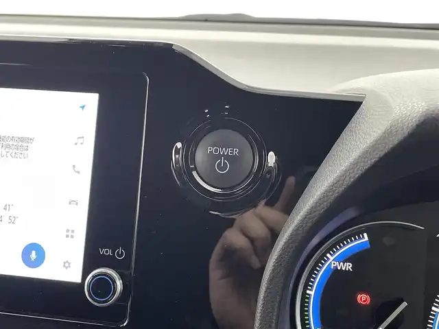 トヨタ ヴォクシー ハイブリッド S－Z 福井県 2024(令6)年 0.8万km アティチュードブラックマイカ 純正ディスプレイナビ/Bluetooth/USB/Miracast/AM/FM/バックカメラ/トヨタセーフティセンス/・プリクラッシュセーフティ/・レーントレーシングアシスト/・レーンディパーチャーアラート/・レーダークルーズコントロール/・アダプティブハイビームシステム／オートマチックハイビーム/・ロードサインアシスト：標識の見逃し防止をサポート/・ドライバー異常時対応システム/・プロアクティブドライビングアシスト/・発進遅れ告知機能/・緊急時操舵支援（アクティブ操舵機能付）/両側パワースライドドア/レーダークルーズコントロール/LEDオートライト/オートマチックハイビーム/ハーフレザーシート/シートヒーター/コーナーセンサー/スマートキー