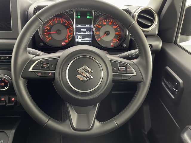 スズキ ジムニー XC 宮崎県 2024(令6)年 0.8万km ブルーイッシュブラックパール3 Ｄ席Ｎ席シートヒーター/ヒルディセントコントロール/コーナーセンサー/レーンキープアシスト　/衝突被害軽減システム　/アイドリングストップ　/クルーズコントロール/ハンドルリモコン/純正フロアーマット/プッシュスタート/取扱説明書