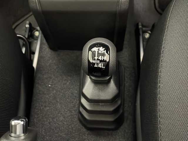 スズキ ジムニー XC 宮崎県 2024(令6)年 0.8万km ブルーイッシュブラックパール3 Ｄ席Ｎ席シートヒーター/ヒルディセントコントロール/コーナーセンサー/レーンキープアシスト　/衝突被害軽減システム　/アイドリングストップ　/クルーズコントロール/ハンドルリモコン/純正フロアーマット/プッシュスタート/取扱説明書