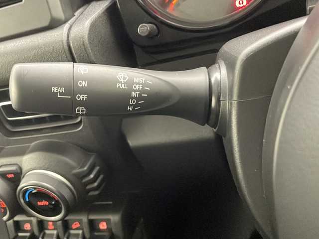 スズキ ジムニー XC 宮崎県 2024(令6)年 0.8万km ブルーイッシュブラックパール3 Ｄ席Ｎ席シートヒーター/ヒルディセントコントロール/コーナーセンサー/レーンキープアシスト　/衝突被害軽減システム　/アイドリングストップ　/クルーズコントロール/ハンドルリモコン/純正フロアーマット/プッシュスタート/取扱説明書