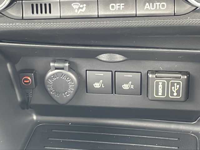 トヨタ ライズ Z 福岡県 2024(令6)年 0.4万km グレー ９型ディスプレイオーディオ　/ＡｐｐｌｅＣａｒｐｌａｙ　/バックカメラ　/シートヒーター　/ドラレコ　/ＥＴＣ　/ＴＶ　/ＢＴ　/ＨＤＭＩ　/ＵＳＢ　/クルコン　/ＨＯＬＤボタン　/電動パーキングブレーキ　/フォグランプ/横滑り防止/プリクラッシュ/アイドリングストップ/純正マット/ドアバイザー