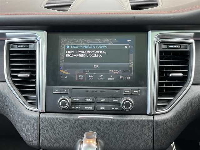 ポルシェ マカン GTS 鹿児島県 2016(平28)年 6.9万km グレー 禁煙車/サンルーフ/純正ナビ/4WD/パドルシフト/クルーズコントロール/バックカメラ/ETC/USB入力端子/電動リアゲート/パワーシート/レザーシート/純正20インチアルミホイール/ダウンヒルアシストコントロール/横滑り防止装置/レーンキープアシスト