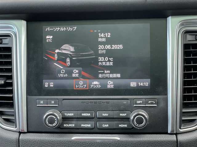 ポルシェ マカン GTS 鹿児島県 2016(平28)年 6.9万km グレー 禁煙車/サンルーフ/純正ナビ/4WD/パドルシフト/クルーズコントロール/バックカメラ/ETC/USB入力端子/電動リアゲート/パワーシート/レザーシート/純正20インチアルミホイール/ダウンヒルアシストコントロール/横滑り防止装置/レーンキープアシスト