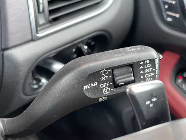 ポルシェ マカン GTS 鹿児島県 2016(平28)年 6.9万km グレー 禁煙車/サンルーフ/純正ナビ/4WD/パドルシフト/クルーズコントロール/バックカメラ/ETC/USB入力端子/電動リアゲート/パワーシート/レザーシート/純正20インチアルミホイール/ダウンヒルアシストコントロール/横滑り防止装置/レーンキープアシスト