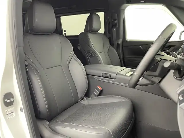 トヨタ アルファード Z 大阪府 2023(令5)年 0.2万km プラチナホワイトパールマイカ トヨタセーフティセンス/　・プリクラッシュセーフティ/　・レーントレーシングアシスト/　・レーダークルーズコントロール/　・レーンディパーチャーアラート/　・オートマチックハイビーム/　・ロードサインアシスト/　・先行車発進アラーム/　・プロアクティブドライビングアシスト/　・フロントクロストラフィックアラート/　・レーンチェンジアシスト/駐車時支援機能/　・リアクロストラフィックアラート/　・パーキングブレーキサポート/　・クリアランスソナー/　・バックソナー/トヨタチームメイト/　・アドバンストパーク/　・アドバンストドライブ/純正14インチディスプレイオーディオ/　Bluetooth/AppleCarPlay/フルセグTV/ワイヤレス充電器/ユニバーサルステップ/スーパーロングオーバーヘッドコンソール/パノラミックビューモニター/バックカメラ/フロントカメラ/HDMI入力端子/USB入力端子/レザーシート/全席シートヒーター/全席エアシート/全席パワーシート/運転席ポジションメモリー/本革巻きステアリング/ステアリングヒーター/ブラインドスポットミニター/ビルトインETC2.0