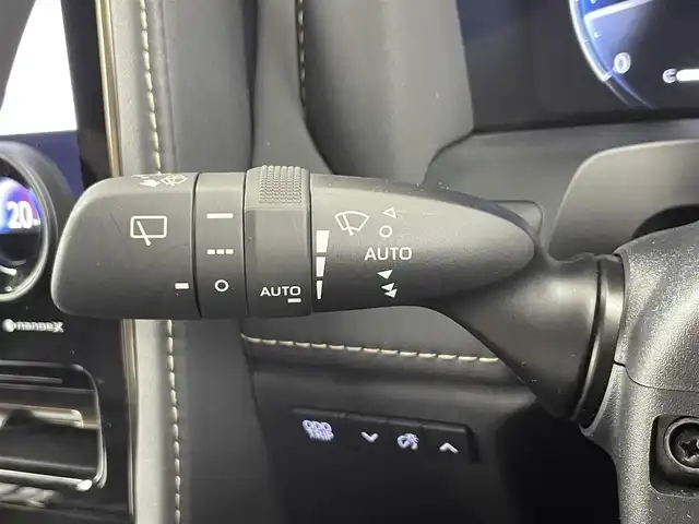 トヨタ アルファード Z 大阪府 2023(令5)年 0.2万km プラチナホワイトパールマイカ トヨタセーフティセンス/　・プリクラッシュセーフティ/　・レーントレーシングアシスト/　・レーダークルーズコントロール/　・レーンディパーチャーアラート/　・オートマチックハイビーム/　・ロードサインアシスト/　・先行車発進アラーム/　・プロアクティブドライビングアシスト/　・フロントクロストラフィックアラート/　・レーンチェンジアシスト/駐車時支援機能/　・リアクロストラフィックアラート/　・パーキングブレーキサポート/　・クリアランスソナー/　・バックソナー/トヨタチームメイト/　・アドバンストパーク/　・アドバンストドライブ/純正14インチディスプレイオーディオ/　Bluetooth/AppleCarPlay/フルセグTV/ワイヤレス充電器/ユニバーサルステップ/スーパーロングオーバーヘッドコンソール/パノラミックビューモニター/バックカメラ/フロントカメラ/HDMI入力端子/USB入力端子/レザーシート/全席シートヒーター/全席エアシート/全席パワーシート/運転席ポジションメモリー/本革巻きステアリング/ステアリングヒーター/ブラインドスポットミニター/ビルトインETC2.0