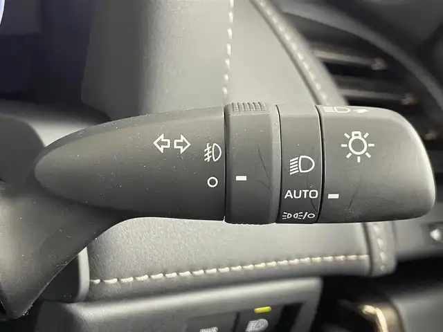 トヨタ アルファード Z 大阪府 2023(令5)年 0.2万km プラチナホワイトパールマイカ トヨタセーフティセンス/　・プリクラッシュセーフティ/　・レーントレーシングアシスト/　・レーダークルーズコントロール/　・レーンディパーチャーアラート/　・オートマチックハイビーム/　・ロードサインアシスト/　・先行車発進アラーム/　・プロアクティブドライビングアシスト/　・フロントクロストラフィックアラート/　・レーンチェンジアシスト/駐車時支援機能/　・リアクロストラフィックアラート/　・パーキングブレーキサポート/　・クリアランスソナー/　・バックソナー/トヨタチームメイト/　・アドバンストパーク/　・アドバンストドライブ/純正14インチディスプレイオーディオ/　Bluetooth/AppleCarPlay/フルセグTV/ワイヤレス充電器/ユニバーサルステップ/スーパーロングオーバーヘッドコンソール/パノラミックビューモニター/バックカメラ/フロントカメラ/HDMI入力端子/USB入力端子/レザーシート/全席シートヒーター/全席エアシート/全席パワーシート/運転席ポジションメモリー/本革巻きステアリング/ステアリングヒーター/ブラインドスポットミニター/ビルトインETC2.0