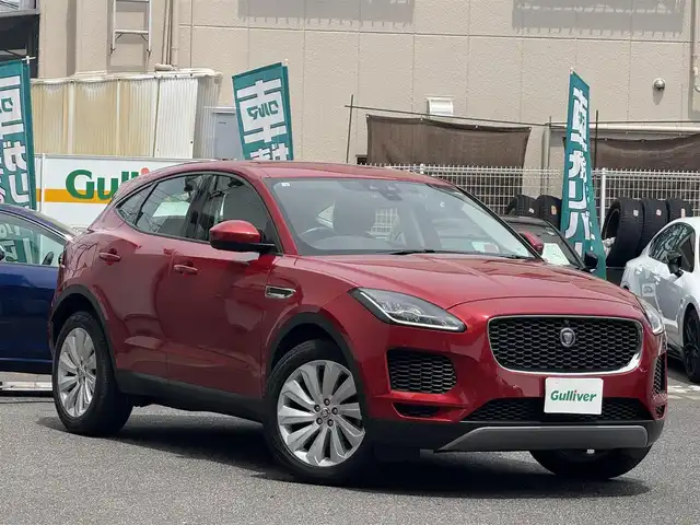 ジャガー Ｅペース 愛知県 2018(平30)年 4.9万km イタリアンレーシングレッド /正規ディーラー車//禁煙車//AWD//10.2インチタッチスクリーンナビ//フルセグ/USB/Bluetooth/SOSコール//サラウンドカメラ//ETC2.0//前後ドライブレコーダー//純正19インチAW//アクティブドライブライン//オールサーフィスプログレスコントロール//ロートラクションローンチ//シャーシダイナミクス//コンフィギュラブルダイナミクス//DSC//衝突軽減ブレーキ//レーンキープアシスト//レーダークルーズコントロール//運転者疲労警告//ブラインドスポットアシスト//パーキングエイド//パワーリアゲート//LEDオートヘッドライト//フロント・リアフォグランプ//MTモード付きAT//スピードリミッター//アイドリングストップ//プッシュスタート//スペアスマートキー//オートリトラクタブルウィンカーミラー//革巻きステアリング//ステアリモコン//チルト＆テレスコピックステアリング//トノカバー//純正フロアマット//シートリフター//保証書//取扱説明書//ディーラー点検整備記録簿R1.2.3.4.5