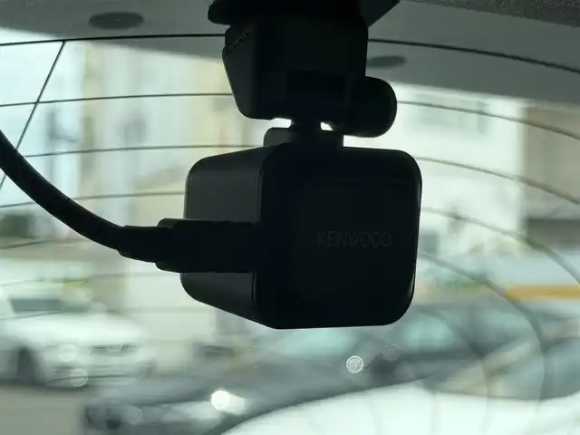 ジャガー Ｅペース 愛知県 2018(平30)年 4.9万km イタリアンレーシングレッド /正規ディーラー車//禁煙車//AWD//10.2インチタッチスクリーンナビ//フルセグ/USB/Bluetooth/SOSコール//サラウンドカメラ//ETC2.0//前後ドライブレコーダー//純正19インチAW//アクティブドライブライン//オールサーフィスプログレスコントロール//ロートラクションローンチ//シャーシダイナミクス//コンフィギュラブルダイナミクス//DSC//衝突軽減ブレーキ//レーンキープアシスト//レーダークルーズコントロール//運転者疲労警告//ブラインドスポットアシスト//パーキングエイド//パワーリアゲート//LEDオートヘッドライト//フロント・リアフォグランプ//MTモード付きAT//スピードリミッター//アイドリングストップ//プッシュスタート//スペアスマートキー//オートリトラクタブルウィンカーミラー//革巻きステアリング//ステアリモコン//チルト＆テレスコピックステアリング//トノカバー//純正フロアマット//シートリフター//保証書//取扱説明書//ディーラー点検整備記録簿R1.2.3.4.5