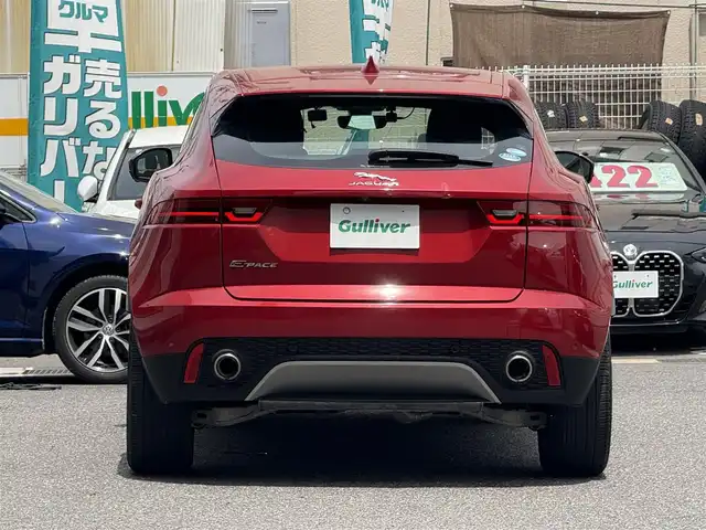 ジャガー Ｅペース 愛知県 2018(平30)年 4.9万km イタリアンレーシングレッド /正規ディーラー車//禁煙車//AWD//10.2インチタッチスクリーンナビ//フルセグ/USB/Bluetooth/SOSコール//サラウンドカメラ//ETC2.0//前後ドライブレコーダー//純正19インチAW//アクティブドライブライン//オールサーフィスプログレスコントロール//ロートラクションローンチ//シャーシダイナミクス//コンフィギュラブルダイナミクス//DSC//衝突軽減ブレーキ//レーンキープアシスト//レーダークルーズコントロール//運転者疲労警告//ブラインドスポットアシスト//パーキングエイド//パワーリアゲート//LEDオートヘッドライト//フロント・リアフォグランプ//MTモード付きAT//スピードリミッター//アイドリングストップ//プッシュスタート//スペアスマートキー//オートリトラクタブルウィンカーミラー//革巻きステアリング//ステアリモコン//チルト＆テレスコピックステアリング//トノカバー//純正フロアマット//シートリフター//保証書//取扱説明書//ディーラー点検整備記録簿R1.2.3.4.5