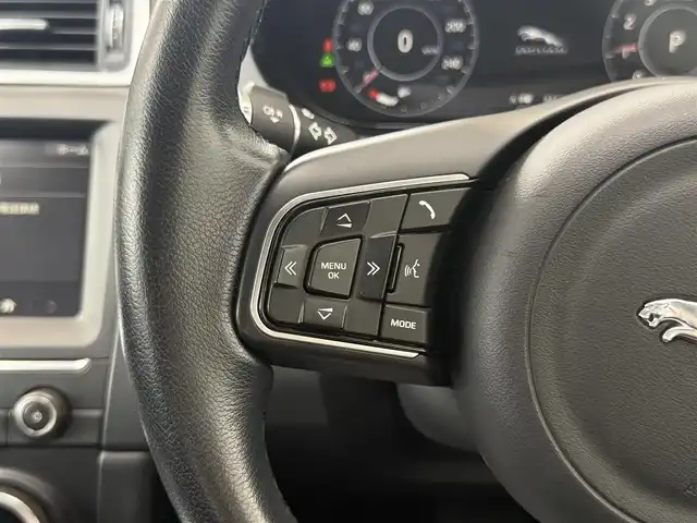 ジャガー Ｅペース 愛知県 2018(平30)年 4.9万km イタリアンレーシングレッド /正規ディーラー車//禁煙車//AWD//10.2インチタッチスクリーンナビ//フルセグ/USB/Bluetooth/SOSコール//サラウンドカメラ//ETC2.0//前後ドライブレコーダー//純正19インチAW//アクティブドライブライン//オールサーフィスプログレスコントロール//ロートラクションローンチ//シャーシダイナミクス//コンフィギュラブルダイナミクス//DSC//衝突軽減ブレーキ//レーンキープアシスト//レーダークルーズコントロール//運転者疲労警告//ブラインドスポットアシスト//パーキングエイド//パワーリアゲート//LEDオートヘッドライト//フロント・リアフォグランプ//MTモード付きAT//スピードリミッター//アイドリングストップ//プッシュスタート//スペアスマートキー//オートリトラクタブルウィンカーミラー//革巻きステアリング//ステアリモコン//チルト＆テレスコピックステアリング//トノカバー//純正フロアマット//シートリフター//保証書//取扱説明書//ディーラー点検整備記録簿R1.2.3.4.5