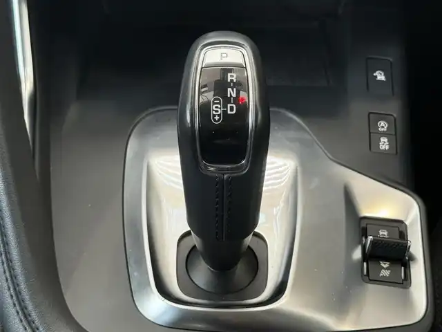 ジャガー Ｅペース 愛知県 2018(平30)年 4.9万km イタリアンレーシングレッド /正規ディーラー車//禁煙車//AWD//10.2インチタッチスクリーンナビ//フルセグ/USB/Bluetooth/SOSコール//サラウンドカメラ//ETC2.0//前後ドライブレコーダー//純正19インチAW//アクティブドライブライン//オールサーフィスプログレスコントロール//ロートラクションローンチ//シャーシダイナミクス//コンフィギュラブルダイナミクス//DSC//衝突軽減ブレーキ//レーンキープアシスト//レーダークルーズコントロール//運転者疲労警告//ブラインドスポットアシスト//パーキングエイド//パワーリアゲート//LEDオートヘッドライト//フロント・リアフォグランプ//MTモード付きAT//スピードリミッター//アイドリングストップ//プッシュスタート//スペアスマートキー//オートリトラクタブルウィンカーミラー//革巻きステアリング//ステアリモコン//チルト＆テレスコピックステアリング//トノカバー//純正フロアマット//シートリフター//保証書//取扱説明書//ディーラー点検整備記録簿R1.2.3.4.5