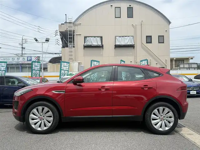 ジャガー Ｅペース 愛知県 2018(平30)年 4.9万km イタリアンレーシングレッド /正規ディーラー車//禁煙車//AWD//10.2インチタッチスクリーンナビ//フルセグ/USB/Bluetooth/SOSコール//サラウンドカメラ//ETC2.0//前後ドライブレコーダー//純正19インチAW//アクティブドライブライン//オールサーフィスプログレスコントロール//ロートラクションローンチ//シャーシダイナミクス//コンフィギュラブルダイナミクス//DSC//衝突軽減ブレーキ//レーンキープアシスト//レーダークルーズコントロール//運転者疲労警告//ブラインドスポットアシスト//パーキングエイド//パワーリアゲート//LEDオートヘッドライト//フロント・リアフォグランプ//MTモード付きAT//スピードリミッター//アイドリングストップ//プッシュスタート//スペアスマートキー//オートリトラクタブルウィンカーミラー//革巻きステアリング//ステアリモコン//チルト＆テレスコピックステアリング//トノカバー//純正フロアマット//シートリフター//保証書//取扱説明書//ディーラー点検整備記録簿R1.2.3.4.5