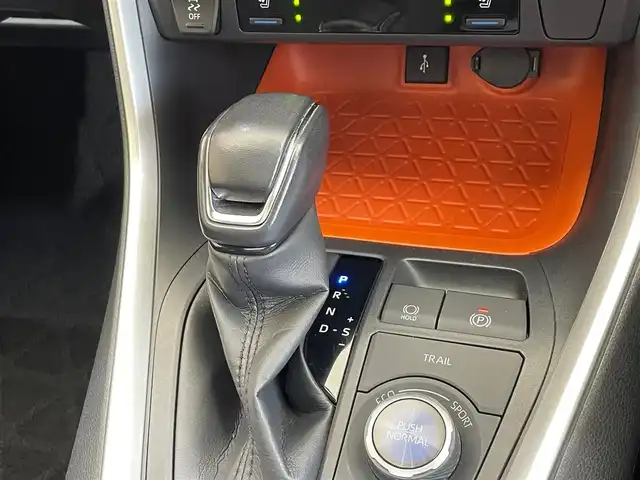 トヨタ ＲＡＶ４ ハイブリッド アドベンチャー 岩手県 2022(令4)年 4.1万km アティチュードブラックマイカ ４WD/ムーンルーフ/ハンズフリーパワーバックドア/トヨタセーフティセンス/プリクラッシュセーフティ/レーダークルーズコントロール/レーントレーシングアシスト/オートマチックハイビーム/クリアランスソナー/ロードサインアシスト/先行車発進告知機能/デジタルインナーミラー/AC100V1500Wアクセサリーコンセント/パワーシート/シートヒーター/シートベンチレーション/ステアリングヒーター/純正ディスプレイオーディオ/ナビキット/フルセグTV/バックカメラ/ETC2.0/ドライブレコーダー/LEDヘッドランプ