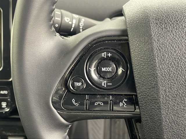 トヨタ プリウス S 埼玉県 2020(令2)年 4.3万km グレーメタリック 純正ナビ（NSLN-W68）/（AM・FM・Bluetooth）/ビルトインETC/バックカメラ/クルーズコントロール/先行車発進お知らせ機能/レーンキープアシスト/コーナーセンサー/横滑り防止装置/盗難防止装置/オートハイビーム/プッシュスタート/LEDヘッドライト/スマートキーｘ２/純正フロアマット/純正ドアバイザー/ウィンカーミラー/革巻きハンドル