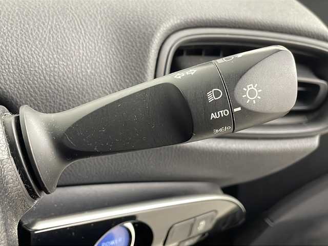トヨタ プリウス S 埼玉県 2020(令2)年 4.3万km グレーメタリック 純正ナビ（NSLN-W68）/（AM・FM・Bluetooth）/ビルトインETC/バックカメラ/クルーズコントロール/先行車発進お知らせ機能/レーンキープアシスト/コーナーセンサー/横滑り防止装置/盗難防止装置/オートハイビーム/プッシュスタート/LEDヘッドライト/スマートキーｘ２/純正フロアマット/純正ドアバイザー/ウィンカーミラー/革巻きハンドル