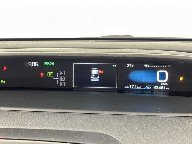 トヨタ プリウス S 埼玉県 2020(令2)年 4.3万km グレーメタリック 純正ナビ（NSLN-W68）/（AM・FM・Bluetooth）/ビルトインETC/バックカメラ/クルーズコントロール/先行車発進お知らせ機能/レーンキープアシスト/コーナーセンサー/横滑り防止装置/盗難防止装置/オートハイビーム/プッシュスタート/LEDヘッドライト/スマートキーｘ２/純正フロアマット/純正ドアバイザー/ウィンカーミラー/革巻きハンドル