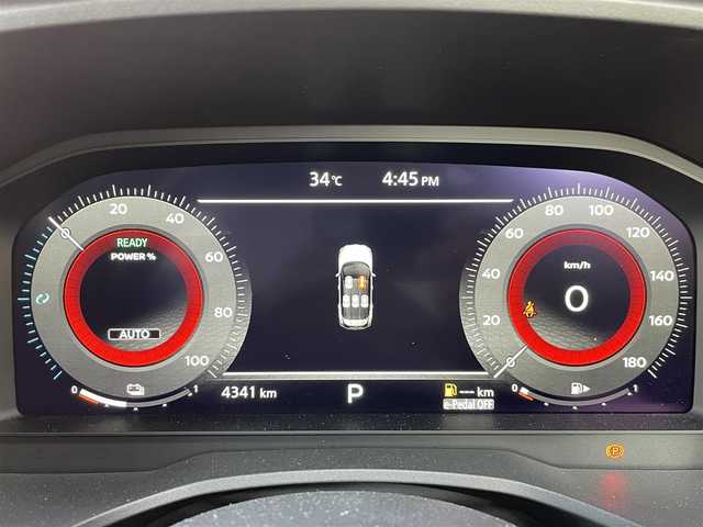 日産 エクストレイル X e－4ORCE 大分県 2024(令6)年 0.5万km ブリリアントホワイトパール 4WD/プロパイロット/純正12インチナビ/全方位カメラ/ステアリングスイッチ/ブラインドスポットモニター/シートヒーター/デジタルインナーミラー/LEDヘッドライト/ビルトインETC2.0/純正１８インチAW/純正フロアマット/スペアキー×1/保証書/取扱説明書