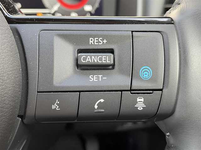 日産 エクストレイル X e－4ORCE 大分県 2024(令6)年 0.5万km ブリリアントホワイトパール 4WD/プロパイロット/純正12インチナビ/全方位カメラ/ステアリングスイッチ/ブラインドスポットモニター/シートヒーター/デジタルインナーミラー/LEDヘッドライト/ビルトインETC2.0/純正１８インチAW/純正フロアマット/スペアキー×1/保証書/取扱説明書