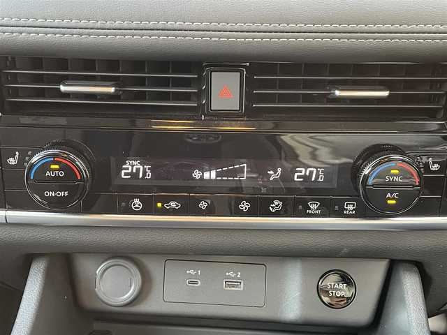 日産 エクストレイル X e－4ORCE 大分県 2024(令6)年 0.5万km ブリリアントホワイトパール 4WD/プロパイロット/純正12インチナビ/全方位カメラ/ステアリングスイッチ/ブラインドスポットモニター/シートヒーター/デジタルインナーミラー/LEDヘッドライト/ビルトインETC2.0/純正１８インチAW/純正フロアマット/スペアキー×1/保証書/取扱説明書