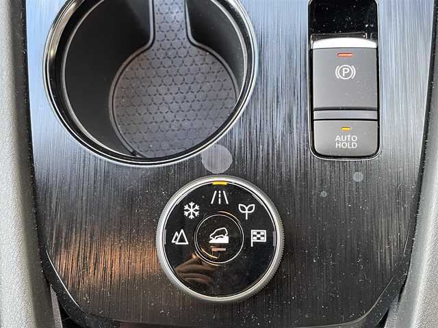 日産 エクストレイル X e－4ORCE 大分県 2024(令6)年 0.5万km ブリリアントホワイトパール 4WD/プロパイロット/純正12インチナビ/全方位カメラ/ステアリングスイッチ/ブラインドスポットモニター/シートヒーター/デジタルインナーミラー/LEDヘッドライト/ビルトインETC2.0/純正１８インチAW/純正フロアマット/スペアキー×1/保証書/取扱説明書