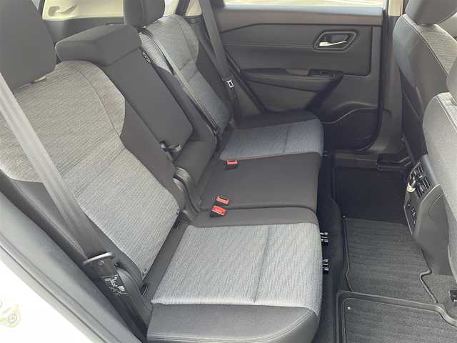 日産 エクストレイル X e－4ORCE 大分県 2024(令6)年 0.5万km ブリリアントホワイトパール 4WD/プロパイロット/純正12インチナビ/全方位カメラ/ステアリングスイッチ/ブラインドスポットモニター/シートヒーター/デジタルインナーミラー/LEDヘッドライト/ビルトインETC2.0/純正１８インチAW/純正フロアマット/スペアキー×1/保証書/取扱説明書