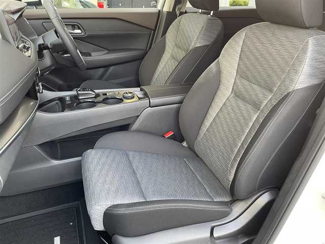 日産 エクストレイル X e－4ORCE 大分県 2024(令6)年 0.5万km ブリリアントホワイトパール 4WD/プロパイロット/純正12インチナビ/全方位カメラ/ステアリングスイッチ/ブラインドスポットモニター/シートヒーター/デジタルインナーミラー/LEDヘッドライト/ビルトインETC2.0/純正１８インチAW/純正フロアマット/スペアキー×1/保証書/取扱説明書