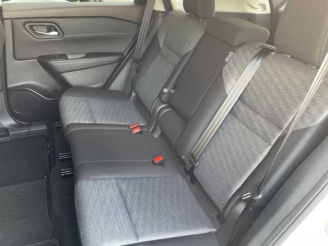 日産 エクストレイル X e－4ORCE 大分県 2024(令6)年 0.5万km ブリリアントホワイトパール 4WD/プロパイロット/純正12インチナビ/全方位カメラ/ステアリングスイッチ/ブラインドスポットモニター/シートヒーター/デジタルインナーミラー/LEDヘッドライト/ビルトインETC2.0/純正１８インチAW/純正フロアマット/スペアキー×1/保証書/取扱説明書