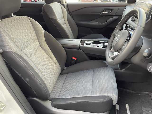 日産 エクストレイル X e－4ORCE 大分県 2024(令6)年 0.5万km ブリリアントホワイトパール 4WD/プロパイロット/純正12インチナビ/全方位カメラ/ステアリングスイッチ/ブラインドスポットモニター/シートヒーター/デジタルインナーミラー/LEDヘッドライト/ビルトインETC2.0/純正１８インチAW/純正フロアマット/スペアキー×1/保証書/取扱説明書