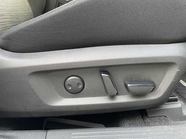 日産 エクストレイル X e－4ORCE 大分県 2024(令6)年 0.5万km ブリリアントホワイトパール 4WD/プロパイロット/純正12インチナビ/全方位カメラ/ステアリングスイッチ/ブラインドスポットモニター/シートヒーター/デジタルインナーミラー/LEDヘッドライト/ビルトインETC2.0/純正１８インチAW/純正フロアマット/スペアキー×1/保証書/取扱説明書