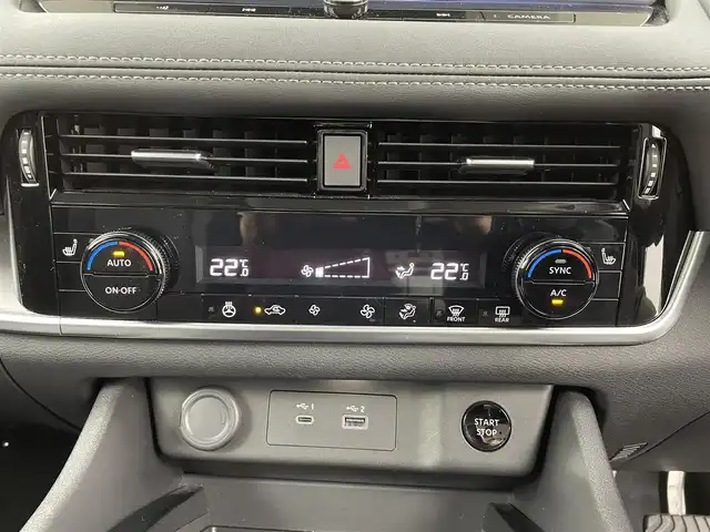 日産 エクストレイル X e－4ORCE 大分県 2024(令6)年 0.5万km ブリリアントホワイトパール 4WD/プロパイロット/純正12インチナビ/全方位カメラ/ステアリングスイッチ/ブラインドスポットモニター/シートヒーター/デジタルインナーミラー/LEDヘッドライト/ビルトインETC2.0/純正１８インチAW/純正フロアマット/スペアキー×1/保証書/取扱説明書