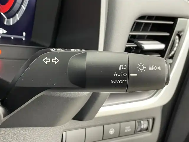 日産 エクストレイル X e－4ORCE 大分県 2024(令6)年 0.5万km ブリリアントホワイトパール 4WD/プロパイロット/純正12インチナビ/全方位カメラ/ステアリングスイッチ/ブラインドスポットモニター/シートヒーター/デジタルインナーミラー/LEDヘッドライト/ビルトインETC2.0/純正１８インチAW/純正フロアマット/スペアキー×1/保証書/取扱説明書