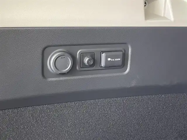 日産 エクストレイル X e－4ORCE 大分県 2024(令6)年 0.5万km ブリリアントホワイトパール 4WD/プロパイロット/純正12インチナビ/全方位カメラ/ステアリングスイッチ/ブラインドスポットモニター/シートヒーター/デジタルインナーミラー/LEDヘッドライト/ビルトインETC2.0/純正１８インチAW/純正フロアマット/スペアキー×1/保証書/取扱説明書