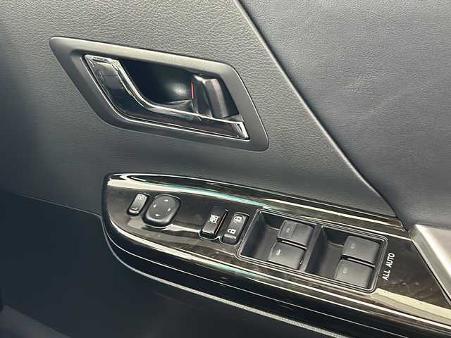 トヨタ ヴェルファイア 2．4Z ゴールデンアイズ 岐阜県 2013(平25)年 7.1万km ブラック 純正8インチナビ/CD/DVD/Bluetooth/SD/フルセグTV/純正フリップダウンモニター/バックモニター/両側パワースライドドア/パワーバックドア/クルーズコントロール/コーナーセンサー/ウッドコンビハンドル/ハーフレザーシート/オートHIDヘッドライト/電動格納ミラー/オートリトラミラー/スマートキー/プッシュスタート/純正フロアマット/純正18インチアルミホイール