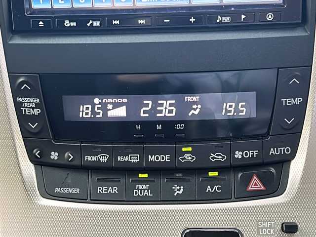 トヨタ ヴェルファイア 2．4Z ゴールデンアイズ 岐阜県 2013(平25)年 7.1万km ブラック 純正8インチナビ/CD/DVD/Bluetooth/SD/フルセグTV/純正フリップダウンモニター/バックモニター/両側パワースライドドア/パワーバックドア/クルーズコントロール/コーナーセンサー/ウッドコンビハンドル/ハーフレザーシート/オートHIDヘッドライト/電動格納ミラー/オートリトラミラー/スマートキー/プッシュスタート/純正フロアマット/純正18インチアルミホイール