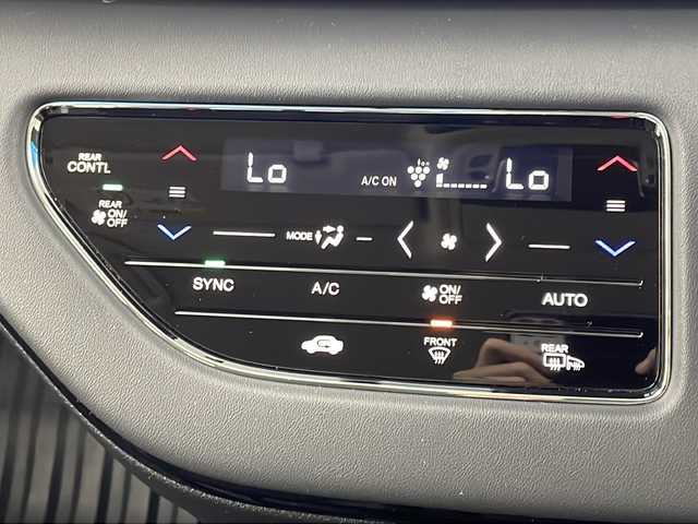 ホンダ オデッセイ ハイブリッド e:HEVアブソルート EX 岐阜県 2021(令3)年 2.9万km プラチナホワイトパール 純正１０インチプレミアムインターナビ/CD/DVD/Bluetooth/SD/USB/フルセグTV/Honda SENSING/・衝突軽減ブレーキ/・誤発進抑制機能/・後方誤発進抑制機能/・歩行者事故低減ステアリング/・路外逸脱抑制機能/・渋滞追従機能付アダプティブクルーズコントロール/・車線維持支援システム/・先行車発進お知らせ機能/・標識認識機能/LEDアクティブコーナリングライト/オートブレーキホールド機能/エマージェンシーストップシグナル/後方出庫サポート/ブラインドスポットインフォメーション/ハンズフリーアクセスパワーテールゲート/運転席＋助手席シートーヒーター/トリプルゾーンコントロール・フルオートエアコン/100V・AC電源/マルチビューカメラシステム/パーキングセンサーシステム/両側パワースライドドア/ETC2.0