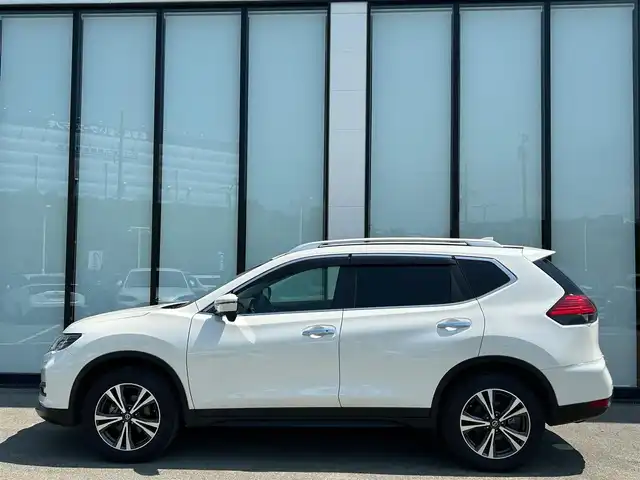 日産 エクストレイル 20X 大阪府 2018(平30)年 6.1万km ブリリアントホワイトパール 純正９インチナビ/   フルセグTV/CD/DVD/Bluetooth/バックモニター/衝突軽減ブレーキ/横滑り防止装置/コーナーセンサー/電動リアゲート/アイドリングストップ/オートマチックハイビーム/前方ドライブレコーダー/純正18インチアルミホイール/ルーフレール/純正フロアマット/プッシュスタート/スマートキー/ＥＴＣ　/ＬＥＤ/禁煙車