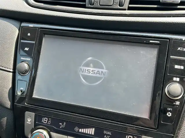 日産 エクストレイル 20X 大阪府 2018(平30)年 6.1万km ブリリアントホワイトパール 純正９インチナビ/   フルセグTV/CD/DVD/Bluetooth/バックモニター/衝突軽減ブレーキ/横滑り防止装置/コーナーセンサー/電動リアゲート/アイドリングストップ/オートマチックハイビーム/前方ドライブレコーダー/純正18インチアルミホイール/ルーフレール/純正フロアマット/プッシュスタート/スマートキー/ＥＴＣ　/ＬＥＤ/禁煙車