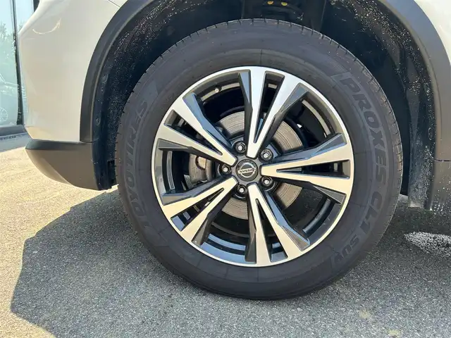 日産 エクストレイル 20X 大阪府 2018(平30)年 6.1万km ブリリアントホワイトパール 純正９インチナビ/   フルセグTV/CD/DVD/Bluetooth/バックモニター/衝突軽減ブレーキ/横滑り防止装置/コーナーセンサー/電動リアゲート/アイドリングストップ/オートマチックハイビーム/前方ドライブレコーダー/純正18インチアルミホイール/ルーフレール/純正フロアマット/プッシュスタート/スマートキー/ＥＴＣ　/ＬＥＤ/禁煙車