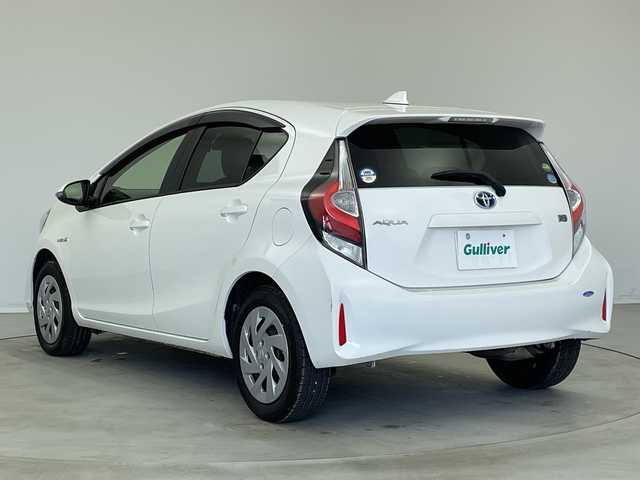 トヨタ アクア S 新潟県 2018(平30)年 3.5万km スーパーホワイトⅡ カロッツェリアオーディオ/プリクラッシュセーフティ/レーンキープアシスト/LEDオートライト/ドライブレコーダー/オートエアコン/キーレスエントリー×2