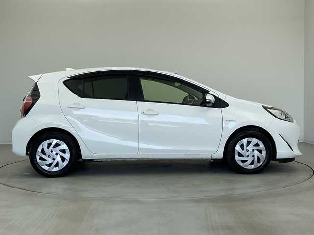 トヨタ アクア S 新潟県 2018(平30)年 3.5万km スーパーホワイトⅡ カロッツェリアオーディオ/プリクラッシュセーフティ/レーンキープアシスト/LEDオートライト/ドライブレコーダー/オートエアコン/キーレスエントリー×2