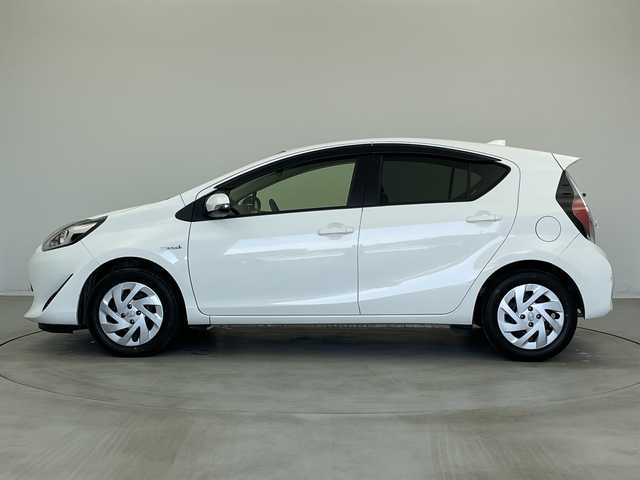 トヨタ アクア S 新潟県 2018(平30)年 3.5万km スーパーホワイトⅡ カロッツェリアオーディオ/プリクラッシュセーフティ/レーンキープアシスト/LEDオートライト/ドライブレコーダー/オートエアコン/キーレスエントリー×2