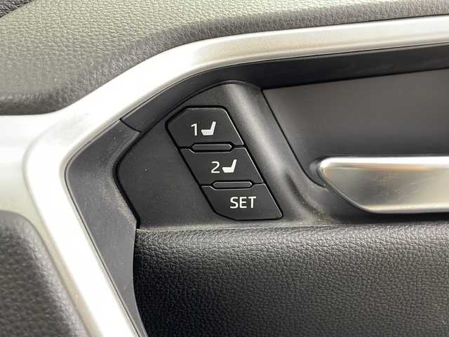 トヨタ ＲＡＶ４ G 埼玉県 2020(令2)年 2.2万km アティチュードブラックマイカ 社外ナビ　/バックカメラ　/電動リアゲート　/ＥＴＣ　/メモリ付きパワーシート　/前方ドライブレコーダー　/ステアリングヒーター　/シートヒーター　/オートマティックハイビーム　/ブレードホールド　/純正アルミホイール/アダプティブクルーズコントロール/純正フロアマット/フロントフォグランプ