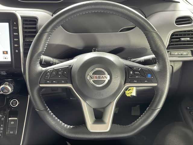 日産 セレナ ハイウェイスター V 沖縄県 2020(令2)年 5.8万km マルーンレッド 2トーン 禁煙車/県外仕入れ/純正１０インチナビ[MM519D-L]/（フルセグTV CD DVD Bluetooth）/純正フリップダウンモニター/両側パワースライド/ブラインドスポットモニター/プロパイロット/ドライブレコーダー前後/純正16インチアルミ/LEDヘッドライト