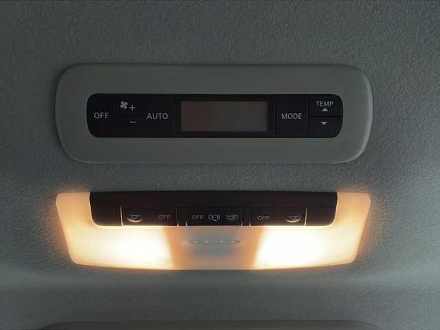 日産 セレナ ハイウェイスター V 沖縄県 2020(令2)年 5.8万km マルーンレッド 2トーン 禁煙車/県外仕入れ/純正１０インチナビ[MM519D-L]/（フルセグTV CD DVD Bluetooth）/純正フリップダウンモニター/両側パワースライド/ブラインドスポットモニター/プロパイロット/ドライブレコーダー前後/純正16インチアルミ/LEDヘッドライト