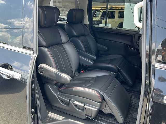 日産 エルグランド 250HWS プレミアム アーバンクロム 大阪府 2021(令3)年 4万km 黒 エマージェンシーブレーキ　純正１０型ナビ　純正フリップダウンモニター　黒革シート　スマートルームミラー　全方位カメラ　両側パワースライドドア　　ＢＳＭ　前席シートヒーター　電動バックドア　パワーシート　ドラレコ　　ＥＴＣ オートライト　CD DVD BT フルセグTV