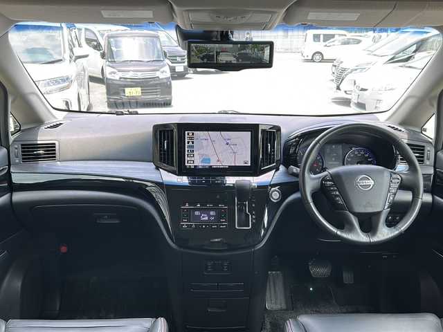 日産 エルグランド 250HWS プレミアム アーバンクロム 大阪府 2021(令3)年 4万km 黒 エマージェンシーブレーキ　純正１０型ナビ　純正フリップダウンモニター　黒革シート　スマートルームミラー　全方位カメラ　両側パワースライドドア　　ＢＳＭ　前席シートヒーター　電動バックドア　パワーシート　ドラレコ　　ＥＴＣ オートライト　CD DVD BT フルセグTV