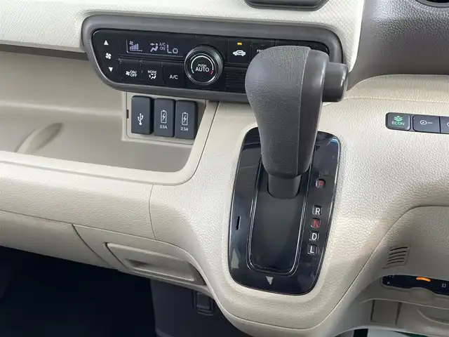 ホンダ Ｎ ＢＯＸ G L ホンダセンシング 宮崎県 2019(令1)年 2.9万km プラチナホワイトパール 純正ナビ(フルセグTV・Bluetooth・CD/DVD)/バックカメラ/ETC/純正ドラレコ/片側パワスラ/ホンダセンシング/ACC/LEDライト/スマートキー/プッシュスタート/USB