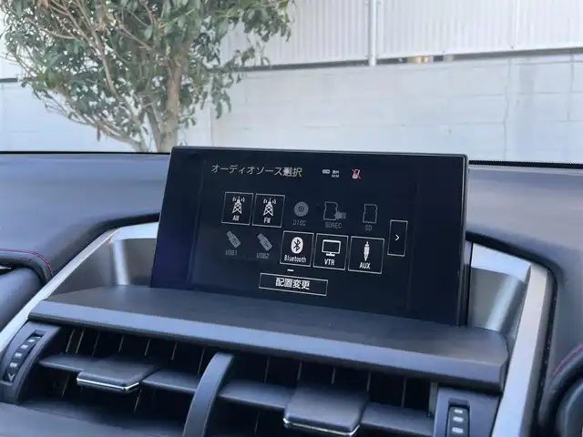 レクサス ＮＸ 300h Fスポーツ 兵庫県 2015(平27)年 3.9万km ホワイトノーヴァガラスフレーク /OP レーダークルーズコントロール//OP パノラミックビューモニター//OP BSM//OP クリアランスソナー//OP プリクラッシュセーフティ//OP レーンディパーチャーアラート（LDA）//OP スペアタイヤ//OP 3眼フルLEDヘッドランプ//OP オートマチックハイビーム//OP パワーバックドア//OP AC100V電源/・メーカーSDナビ/・地デジ/DVD/BT/USB/AUX/・ステアリングリモコン/・ステアリングヒーター/・Fスポーツ専用シート（電動/ヒーター/ベンチレーション）//運転席メモリー付/・パドルシフト/・ビルトインETC/・純正18インチAW/・カードキー