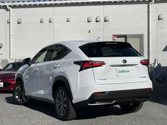 レクサス ＮＸ 300h Fスポーツ 兵庫県 2015(平27)年 3.9万km ホワイトノーヴァガラスフレーク /OP レーダークルーズコントロール//OP パノラミックビューモニター//OP BSM//OP クリアランスソナー//OP プリクラッシュセーフティ//OP レーンディパーチャーアラート（LDA）//OP スペアタイヤ//OP 3眼フルLEDヘッドランプ//OP オートマチックハイビーム//OP パワーバックドア//OP AC100V電源/・メーカーSDナビ/・地デジ/DVD/BT/USB/AUX/・ステアリングリモコン/・ステアリングヒーター/・Fスポーツ専用シート（電動/ヒーター/ベンチレーション）//運転席メモリー付/・パドルシフト/・ビルトインETC/・純正18インチAW/・カードキー